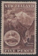 Aron R. Halberstam Philatelists Ltd.; British Commonwealth Stamps: NEW ZEALAND - QV; Scott: 77var; SG: 253a; Condition: VF H